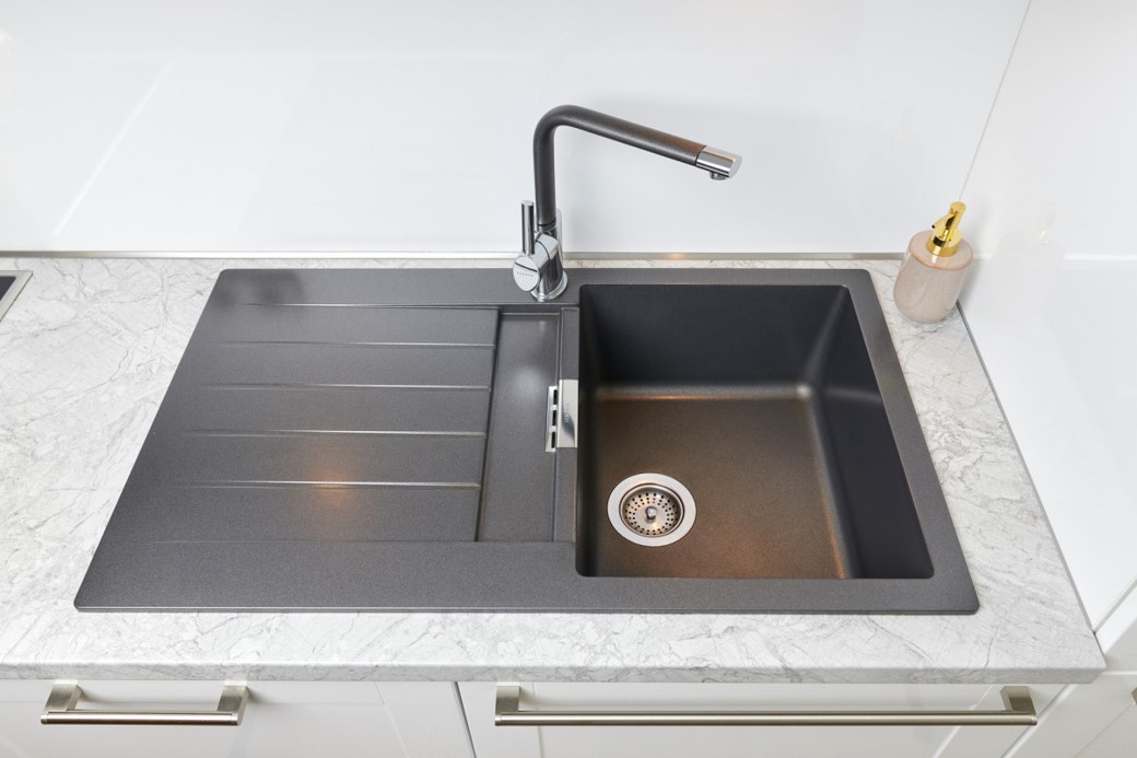 EA Kitchens Sink Range